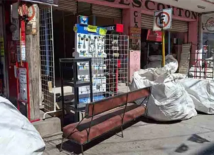 Desalojan tienda “El Descontón”