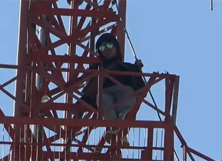 Joven intenta suicidarse en la calle Frontera