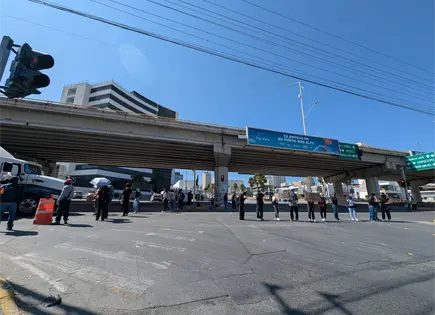 Video | Alumnos de la UASLP inician protesta en Perif&eacute;rico