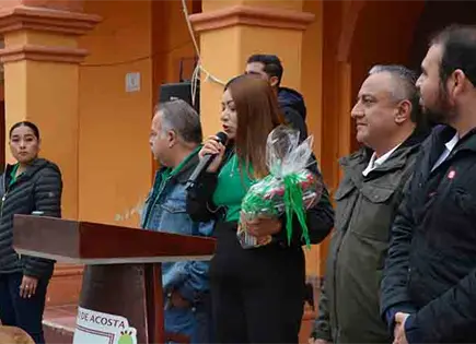 Reconocen a profes y alumnos del Cbta 