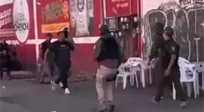 Videos | Suman 5 detenidos tras agresi&oacute;n a la GCE en Abastos