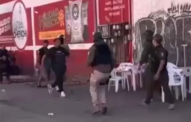 Videos | Suman 5 detenidos tras agresi&oacute;n a la GCE en Abastos