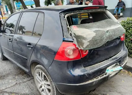 Alcance en el bulevar M&eacute;xico-Laredo deja solo da&ntilde;os materiales