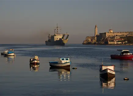 Armada de M&eacute;xico entrega ayuda humanitaria a Cuba en crisis energ&eacute;tica