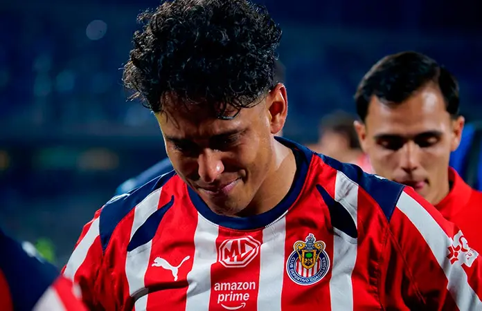 Chivas pierde a Luis Romo por lesión