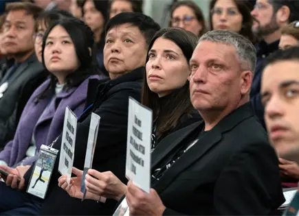 Familias presionan al Congreso por reformas tras choque a&eacute;reo cerca de DC