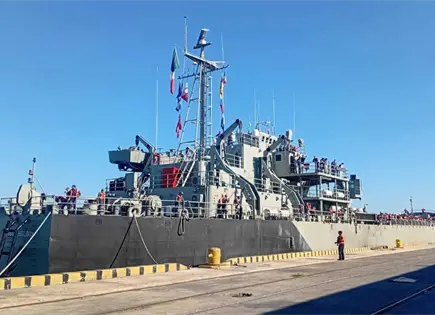 Llegan buques mexicanos con ayuda humanitaria para Cuba