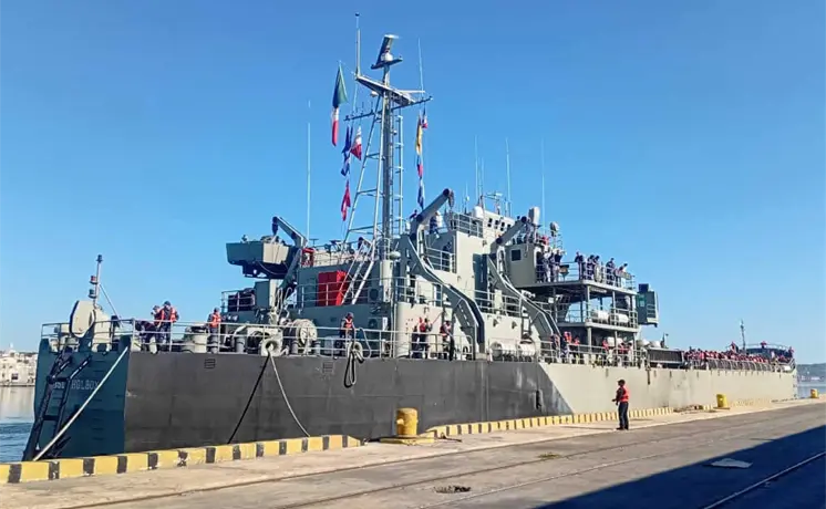 Llegan buques mexicanos con ayuda humanitaria para Cuba