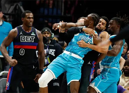 NBA impone suspensiones tras pelea en partido Pistons-Hornets