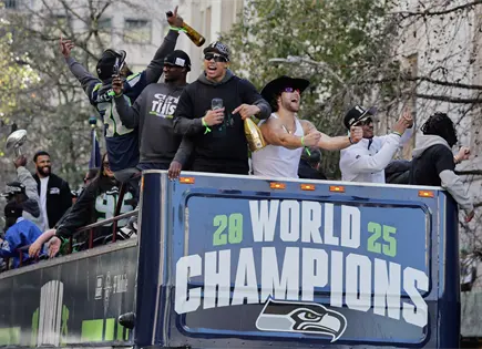 Seahawks celebran desfile de victoria del Super Bowl en Seattle