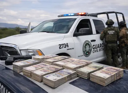 Sorprenden a dos con 2.4 millones en efectivo en la 57