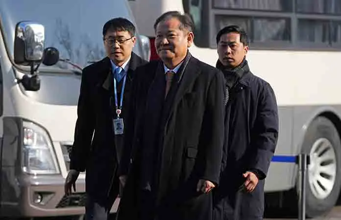 Condenan a exministro surcoreano