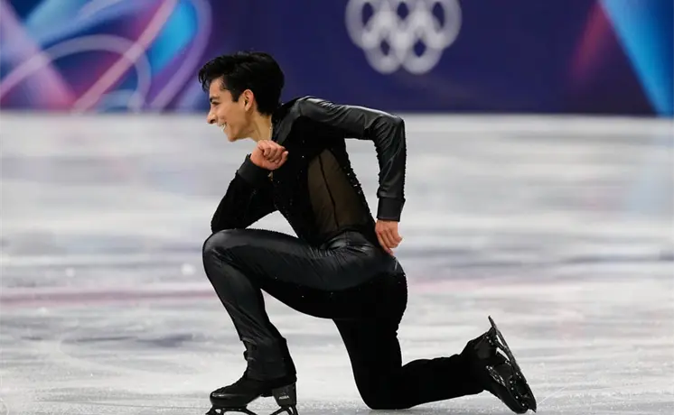 Donovan Carrillo deslumbra a ritmo de Presley en la final Donovan Carrillo deslumbra a ritmo de Presley en la final