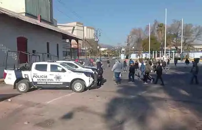 Trifulca por operativo en la cementera