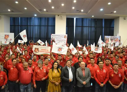Unidad y fortaleza sindical: Secciones mineras de SLP y Quer&eacute;taro reciben a Napole&oacute;n G&oacute;mez Urrutia en multitudinaria asamblea estatal