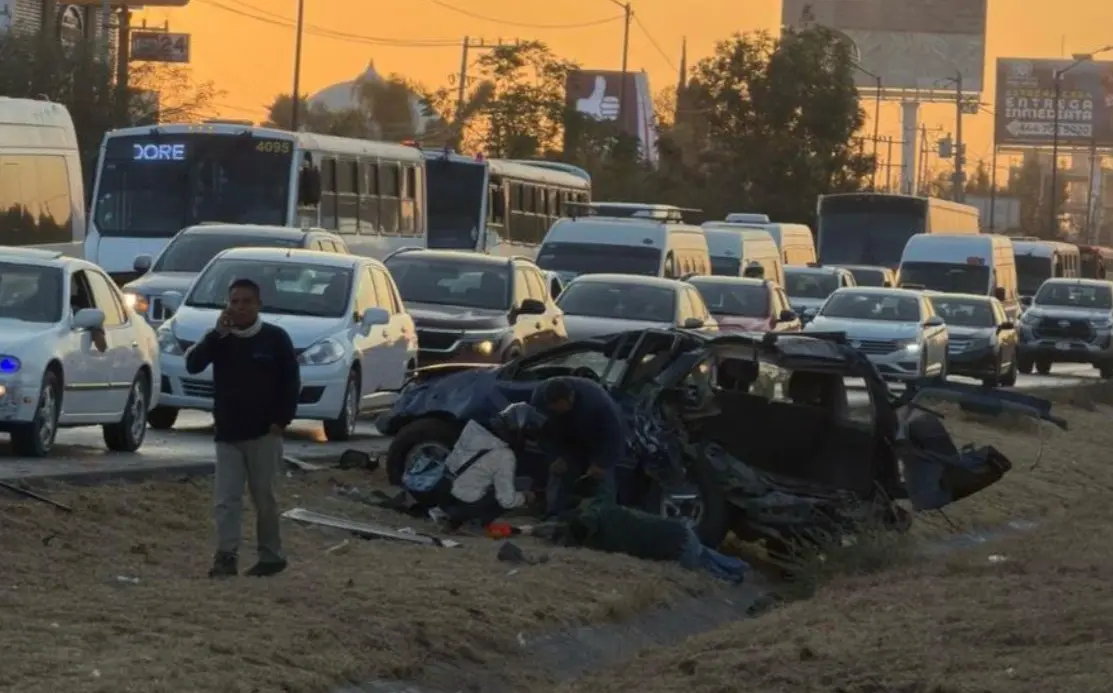 Choque y volcadura en la carretera 57 deja un lesionado