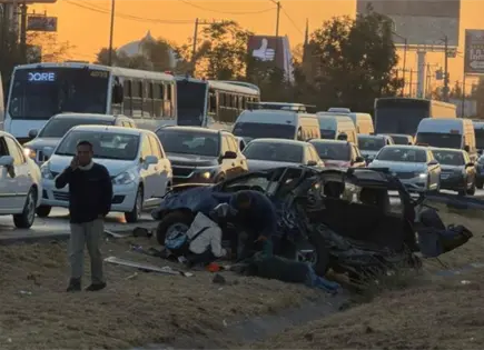 Choque y volcadura en la carretera 57 deja un lesionado