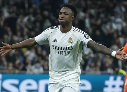 El Madrid golea a la Real Sociedad y duerme l&iacute;der