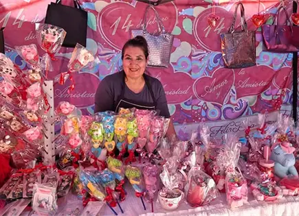 Instalan tianguis de San Valentín