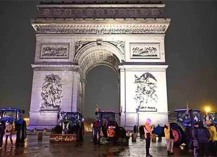 Policía abate a hombre en el Arco del Triunfo