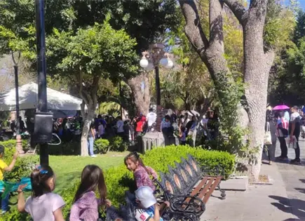 Abarrotan m&oacute;dulos de vacunaci&oacute;n contra sarampi&oacute;n