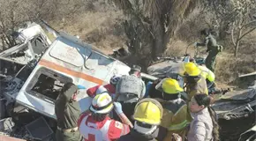 Chofer queda prensado tras despiste en Libramiento Oriente