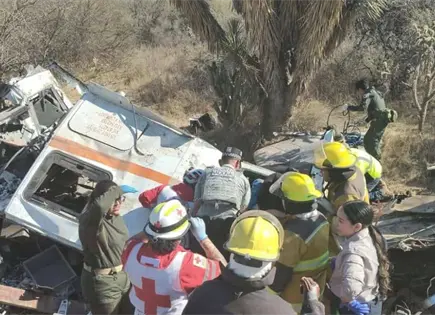 Rescatan a chofer prensado tras despiste en Libramiento Oriente
