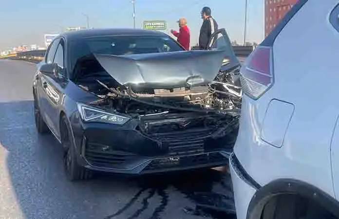 Sólo daños deja carambola en carretera a México