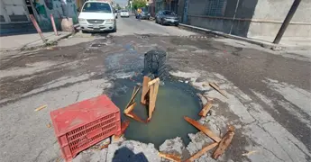 Denuncian fuga de aguas negras en San Miguelito; acusan a Interapas