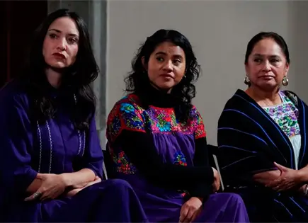 Funcionarias celebran nombramiento de Nadia L&oacute;pez en SEP