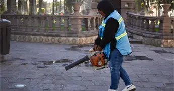 Realizan limpieza en Calzada de Guadalupe