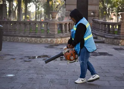 Realizan limpieza en Calzada de Guadalupe