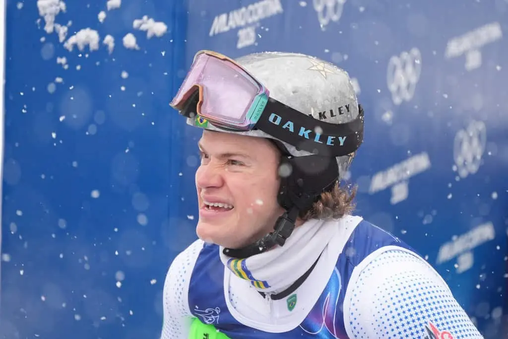 Pinheiro Braathen gana oro y sufre caída en eslalon