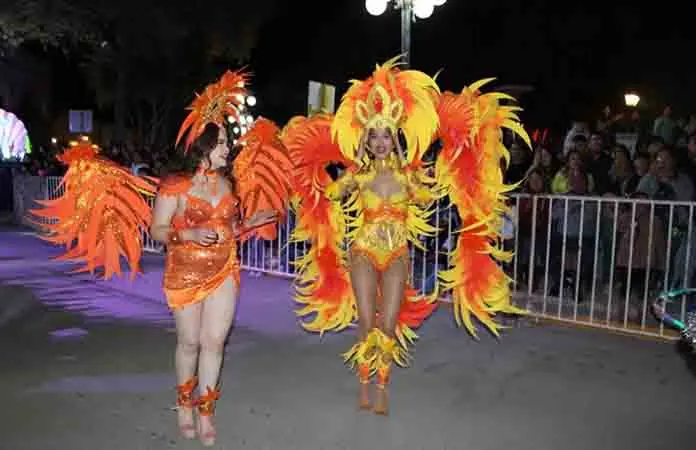 Colorido desfile de Carnaval 2026