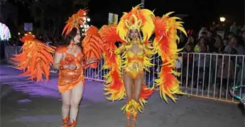 Colorido desfile de Carnaval 2026