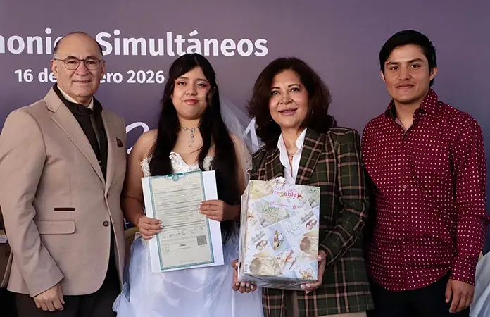 Gobierno capitalino le da certeza legal a más de 200 familias