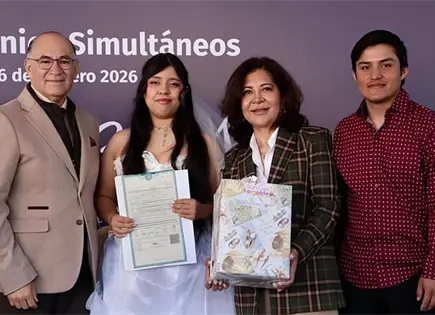 Gobierno capitalino le da certeza legal a m&aacute;s de 200 familias