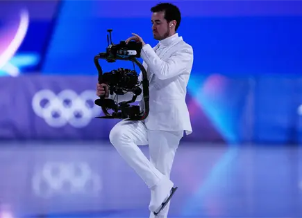 Jordan Cowan, primer operador de c&aacute;mara sobre hielo en patinaje art&iacute;stico
