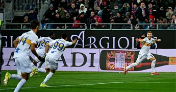 Lecce vence 2-0 a Cagliari y suma puntos vitales en Serie A