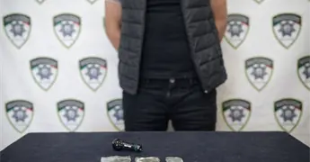 Lo sorprenden fumando droga en San Juan de Guadalupe y termina detenido