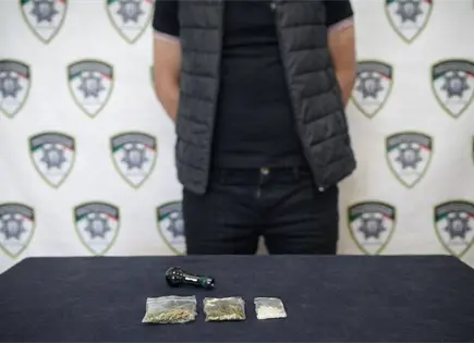 Lo sorprenden fumando droga en San Juan de Guadalupe y termina detenido