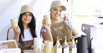 M&aacute;s de 100 j&oacute;venes participan en Mercadito Emprendedor en Tangamanga I