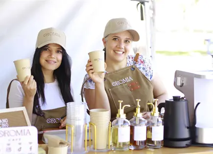 M&aacute;s de 100 j&oacute;venes participan en Mercadito Emprendedor en Tangamanga I