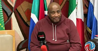 Se lanza vs. el Tri ministro sudafricano