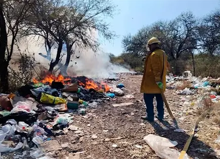 Sofocan voraz incendio en comunidad Quelitalillo