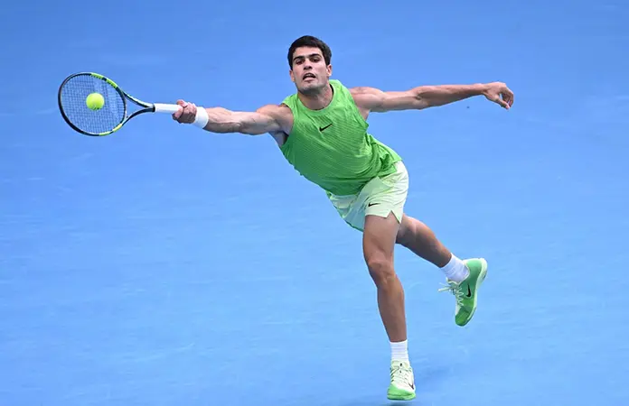 Alcaraz avanza a 8vos. en Doha