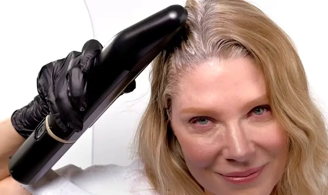 Así es el robot que te pinta el cabello al peinarte