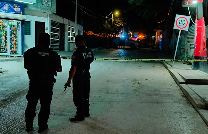 Civiles armados rafaguean vehículo; hombre resulta herido