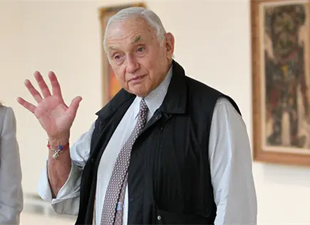 Les Wexner niega conocimiento de cr&iacute;menes de Jeffrey Epstein en Ohio