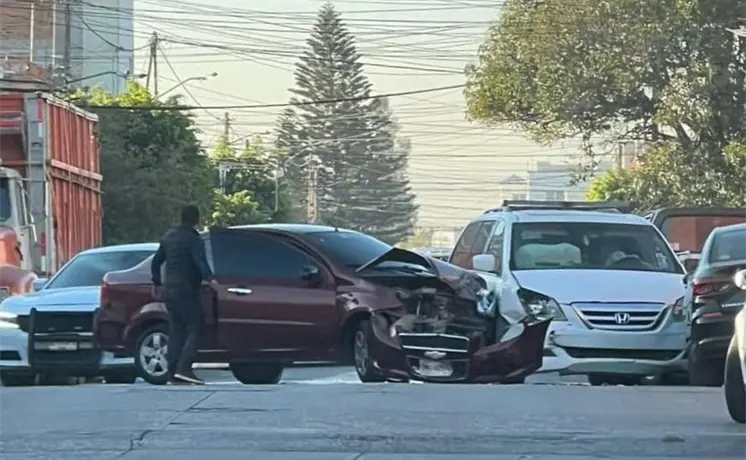 Operativo de la PDI deja un choque y cuatro detenidos Operativo de la PDI deja un choque y cuatro detenidos